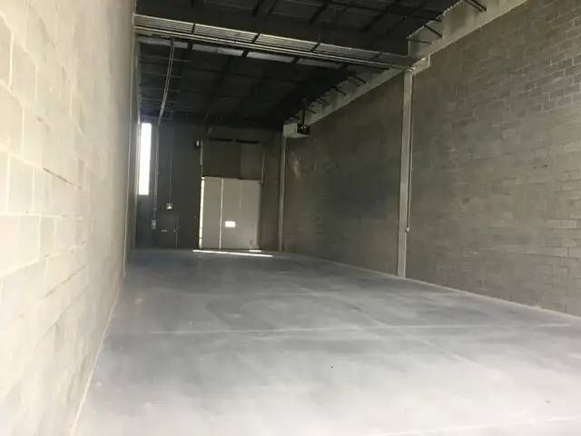 3,000 sqft private industrial warehouse for rent in Markham img1