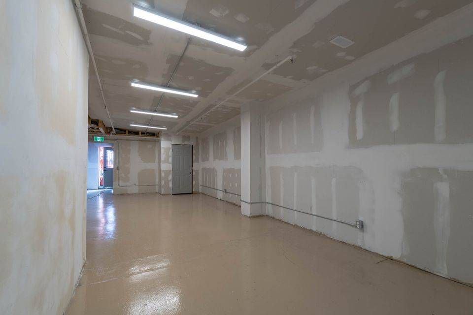 5,400 sqft private industrial warehouse for rent in Hamilton img5