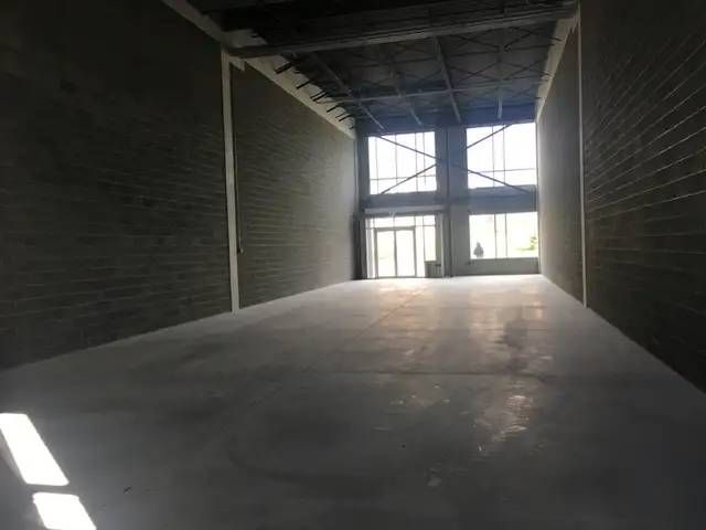 3,000 sqft private industrial warehouse for rent in Markham img2