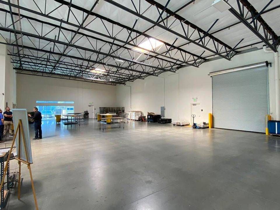 3,200 semi-private creative warehouse space for rent in York  img1