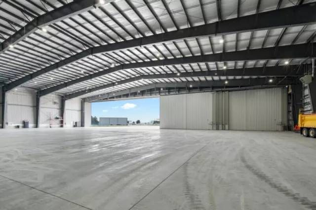 37,000 sqft private aviation terminal for rent in Oshawa img4