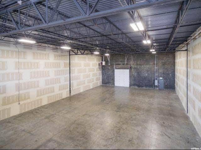 3,200 semi-private creative warehouse space for rent in York  img2