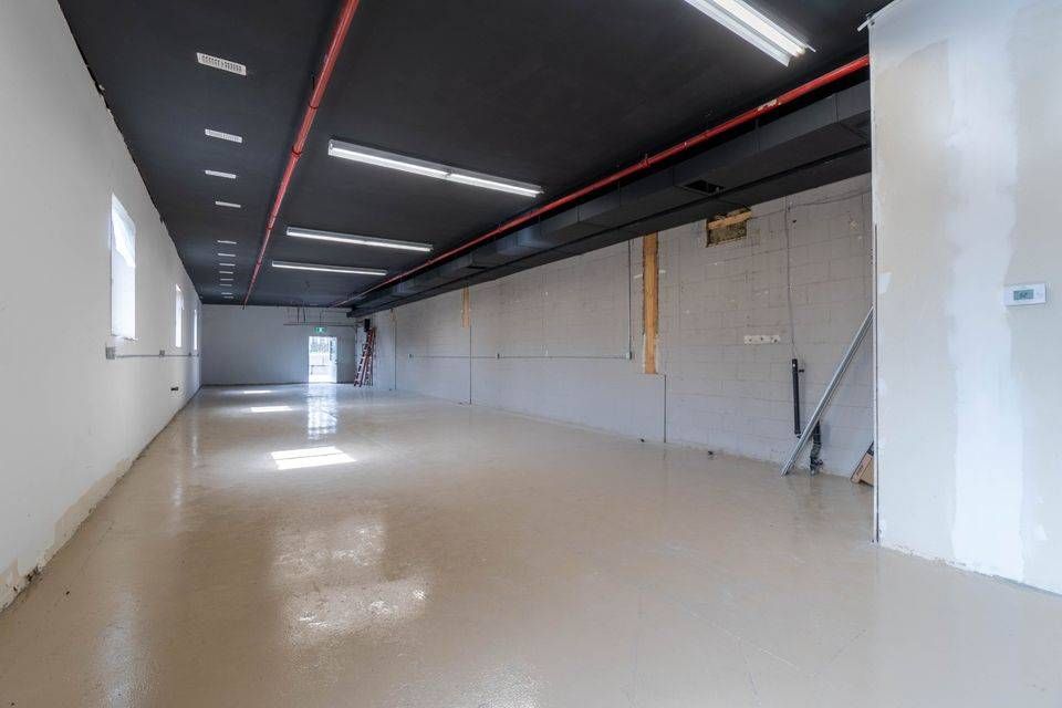 5,400 sqft private industrial warehouse for rent in Hamilton img4